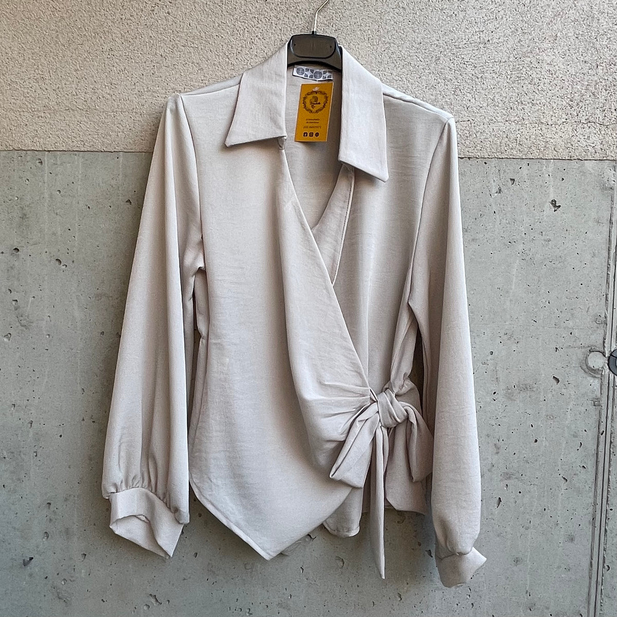 camicia scollata a PORTAFOGLIO