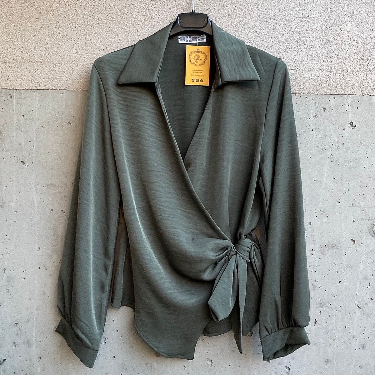 camicia scollata a PORTAFOGLIO