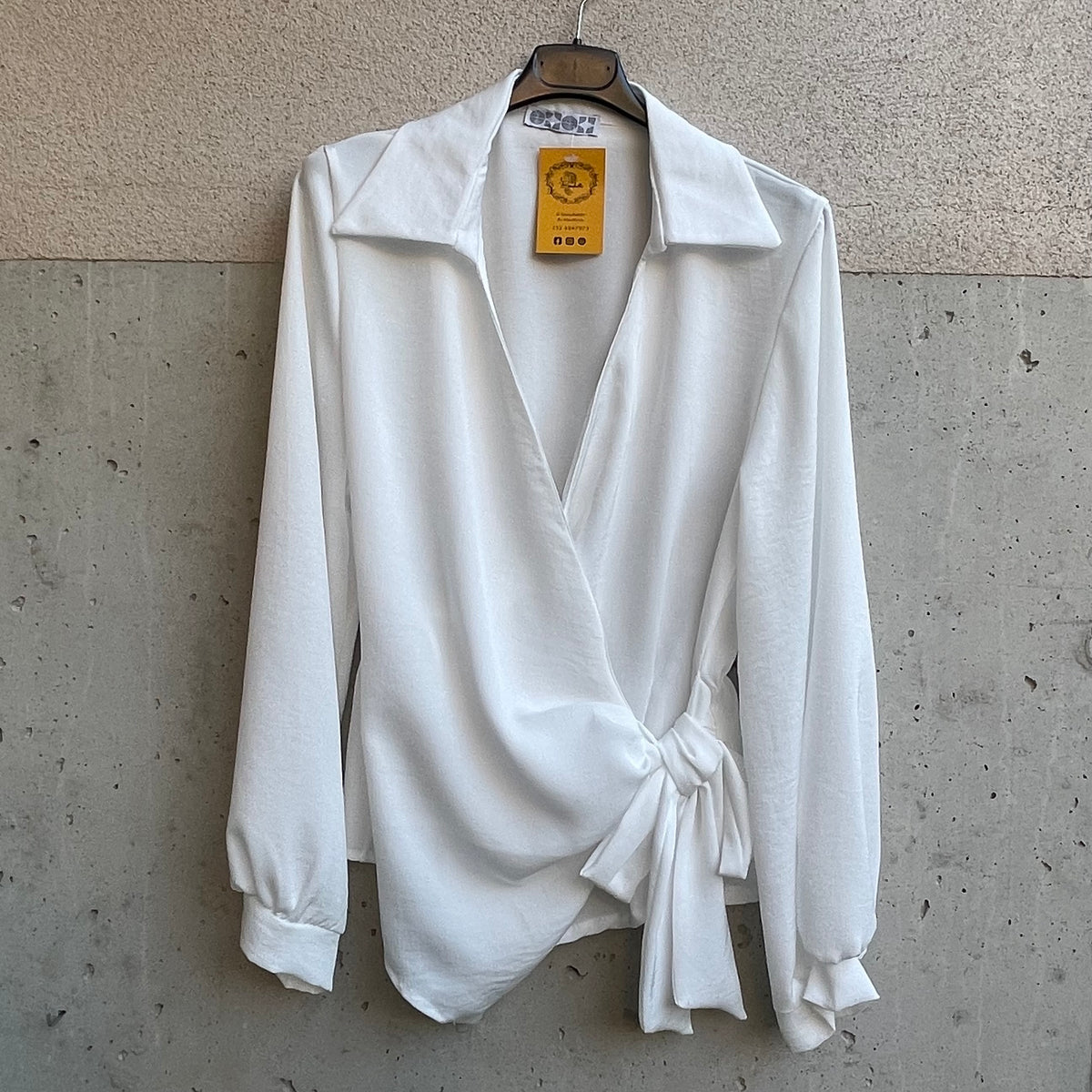 camicia scollata a PORTAFOGLIO