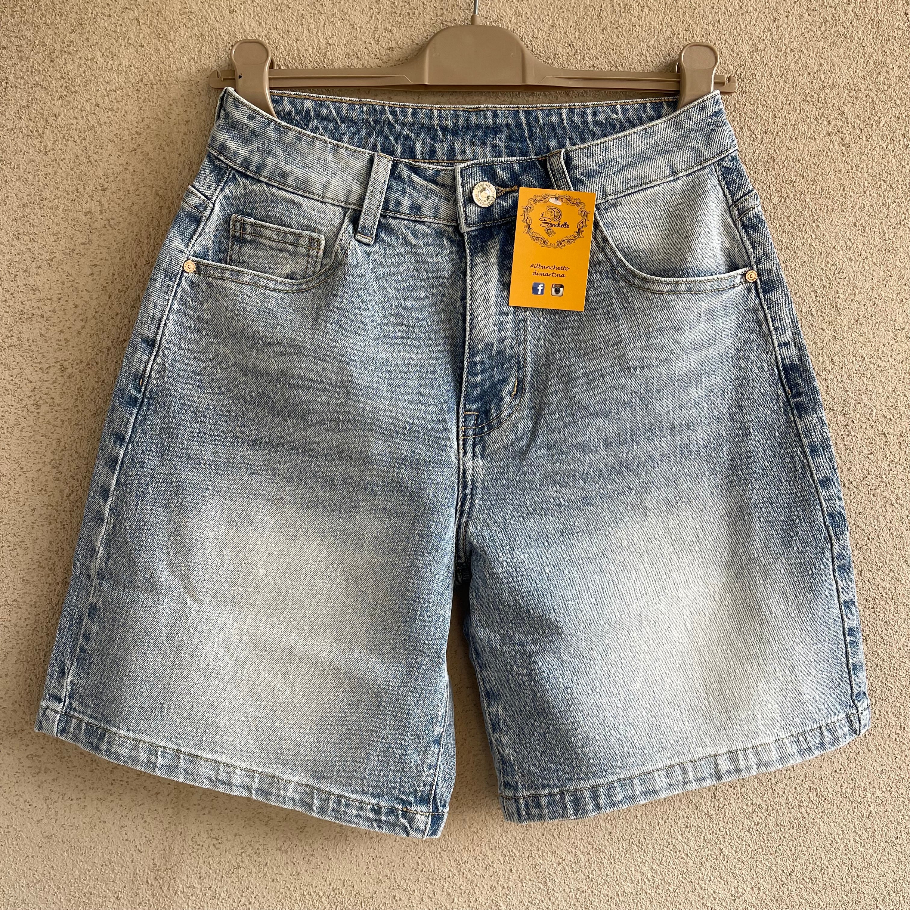SHORT in jeans