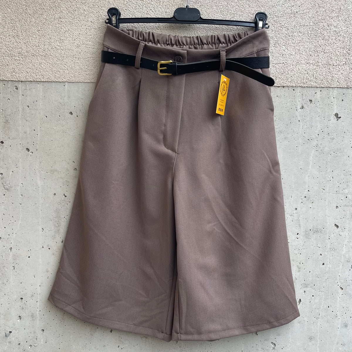 BERMUDA elasticizzato con cintura