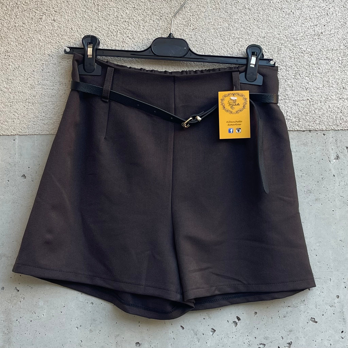 pantaloncino con CINTURINO