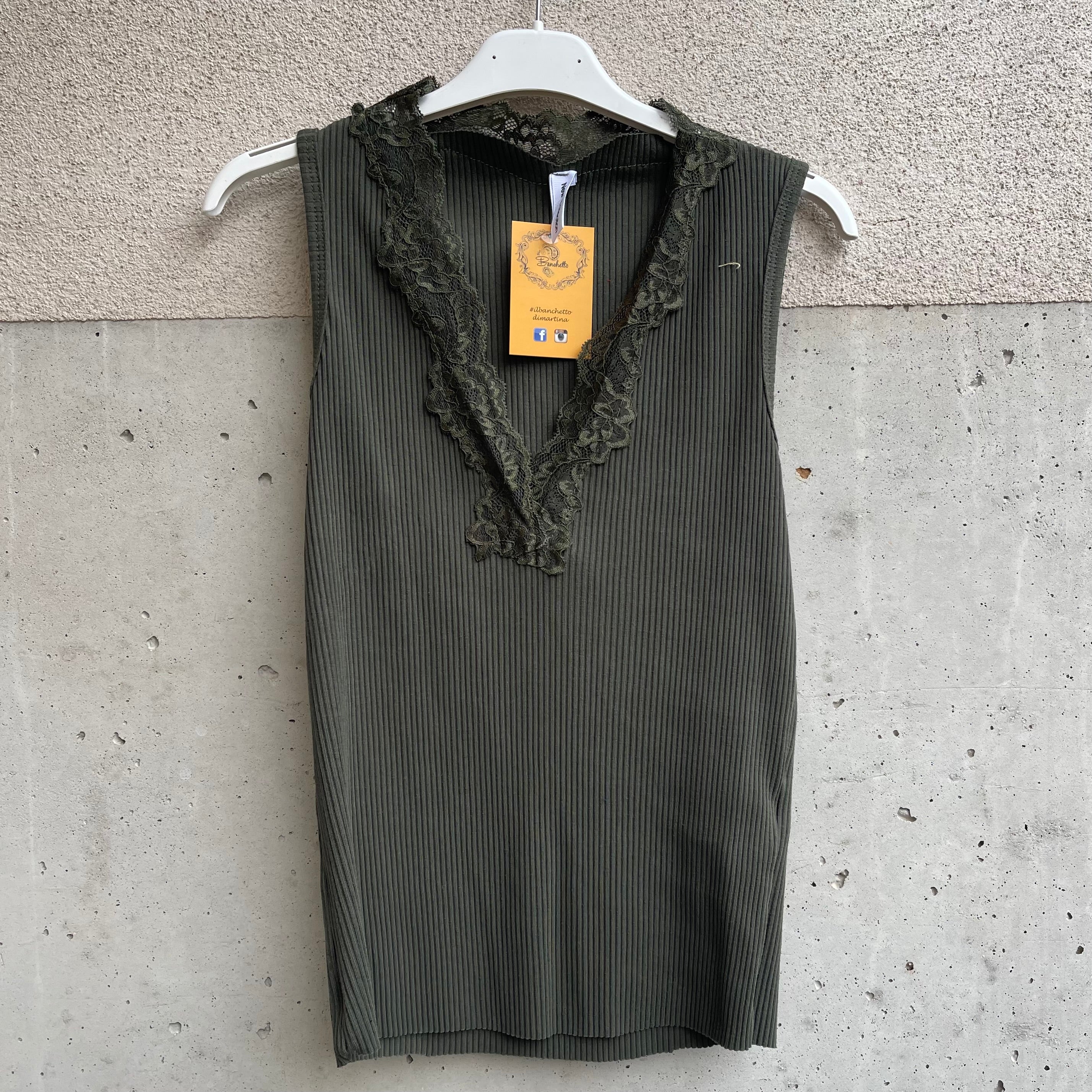 canottina scollo V pizzo