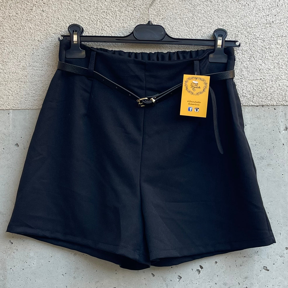 pantaloncino con CINTURINO