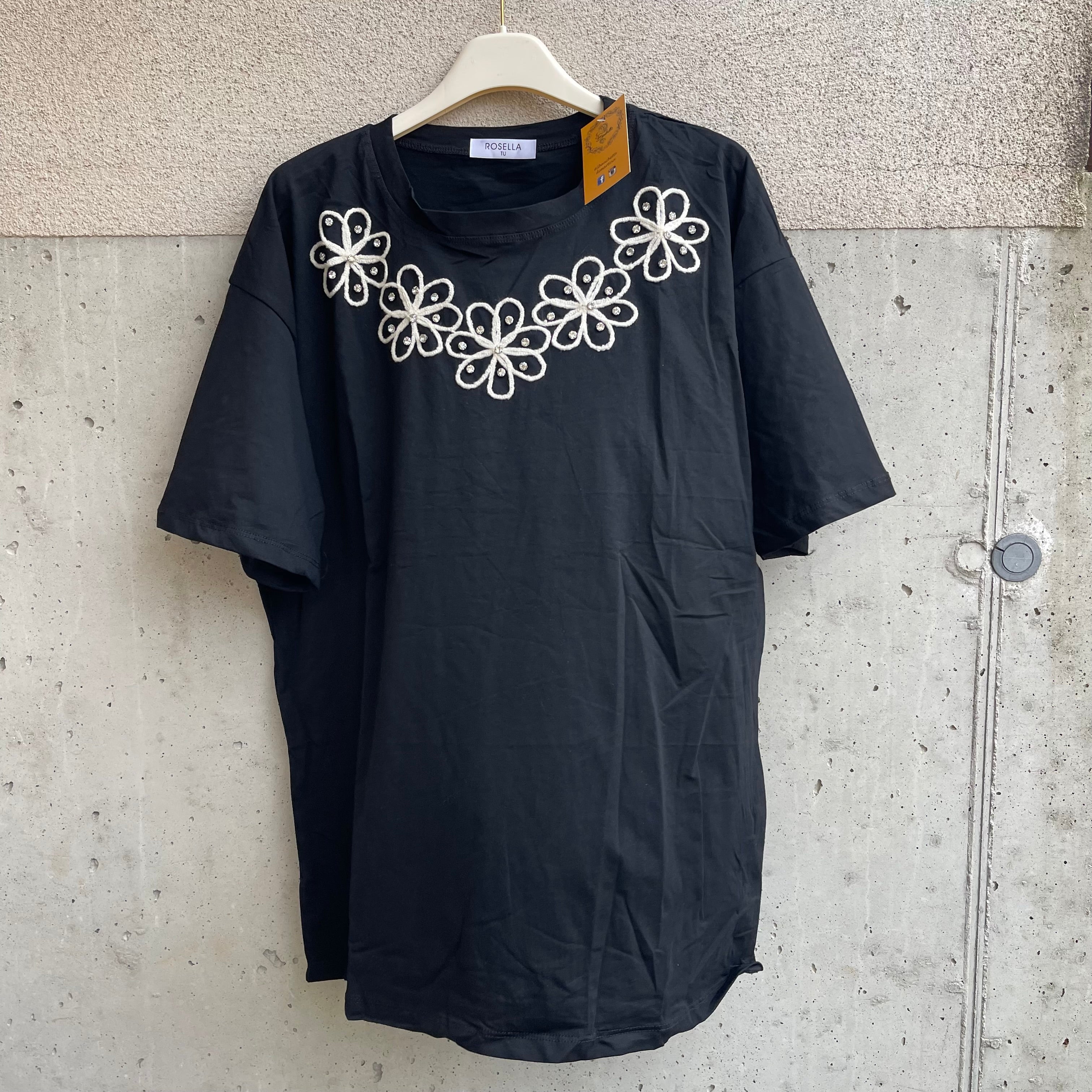 t-shirt over girocollo fiori ricamati e strass