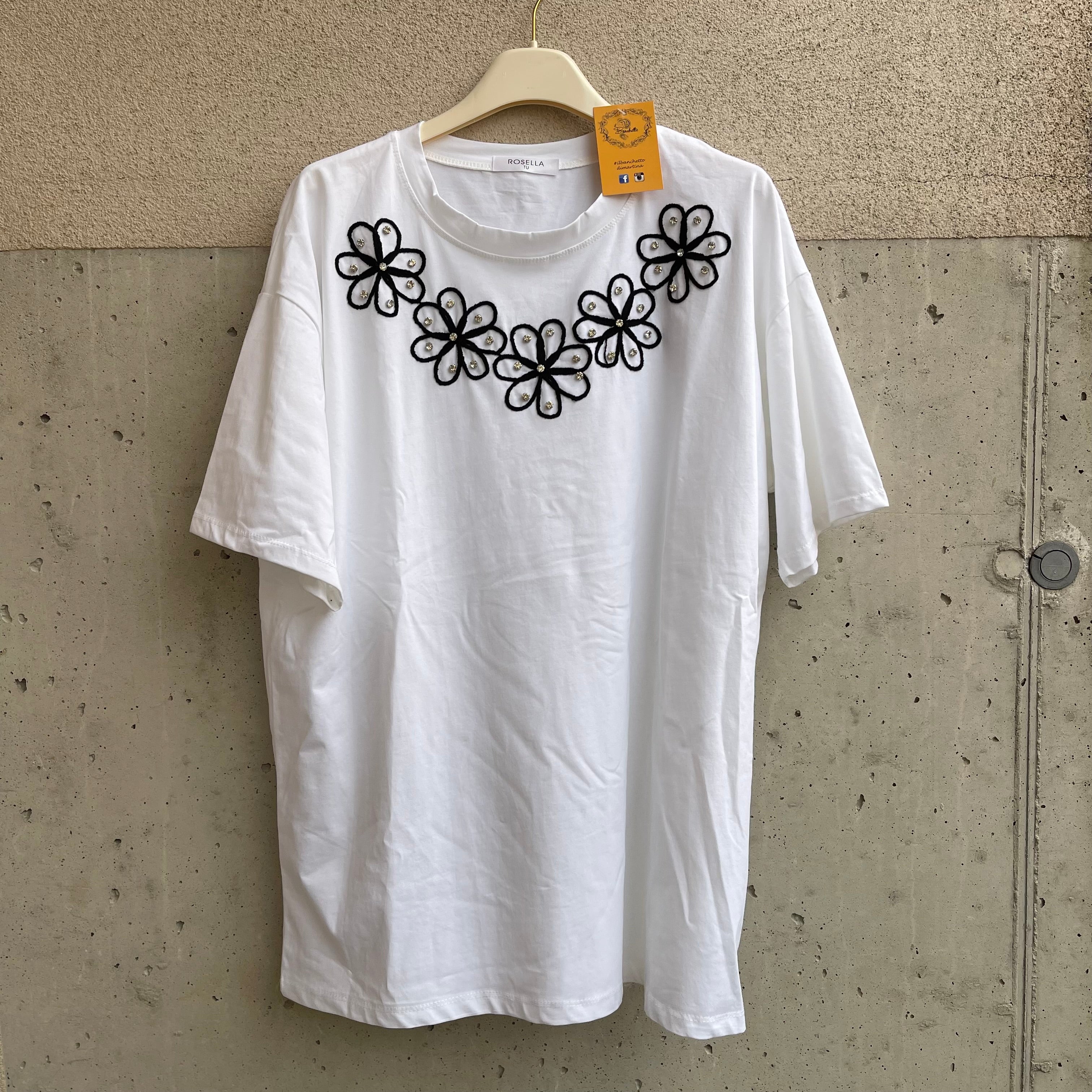 t-shirt over girocollo fiori ricamati e strass