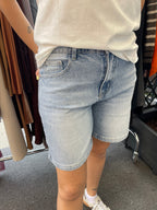 SHORT in jeans