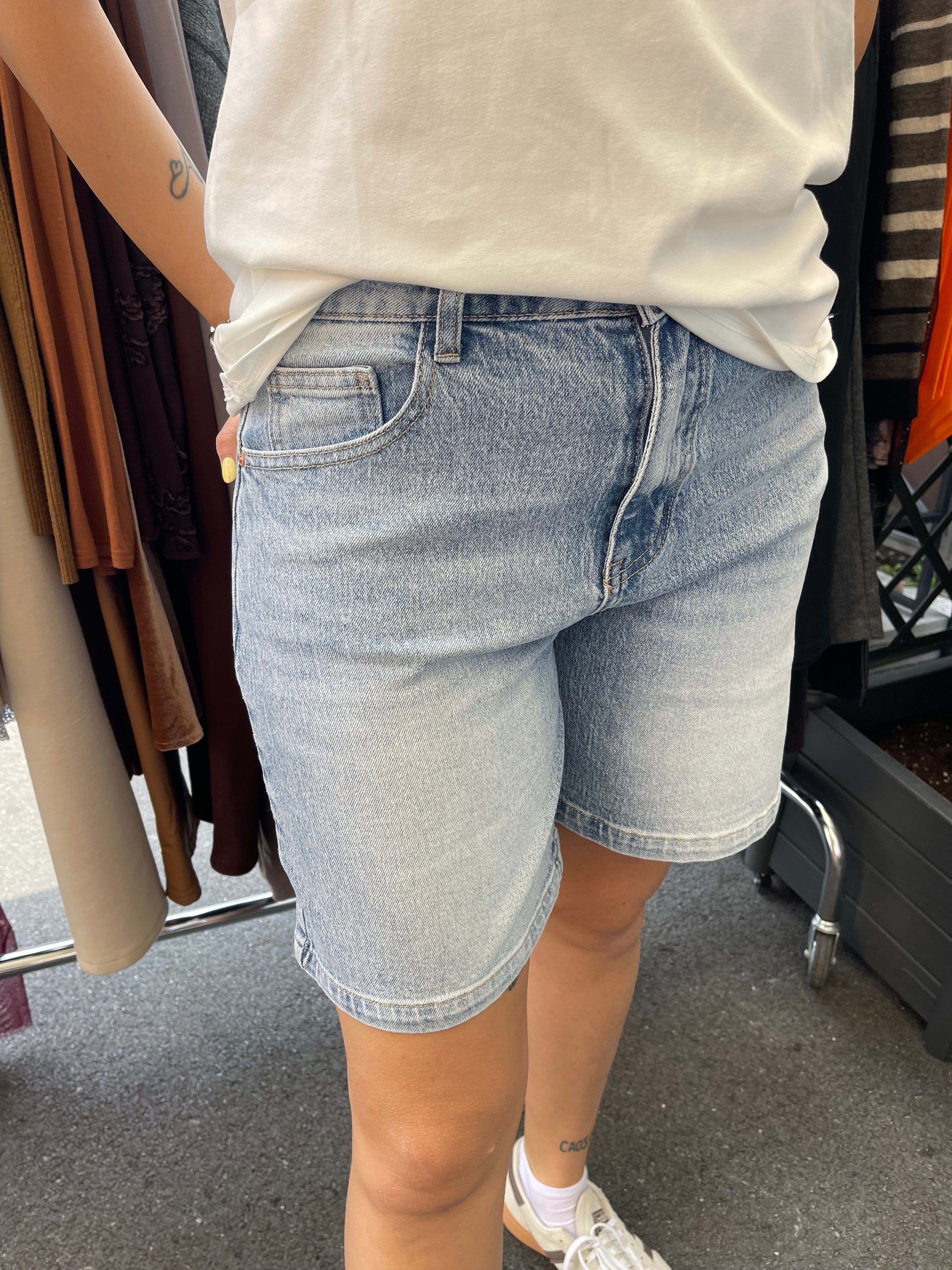 SHORT in jeans