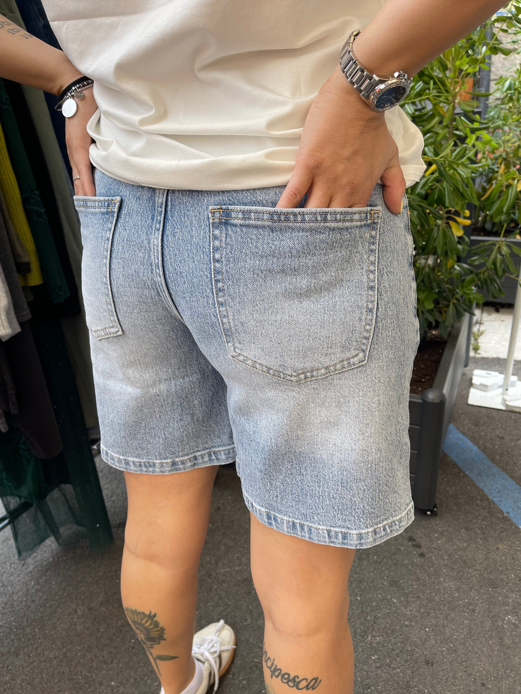 SHORT in jeans