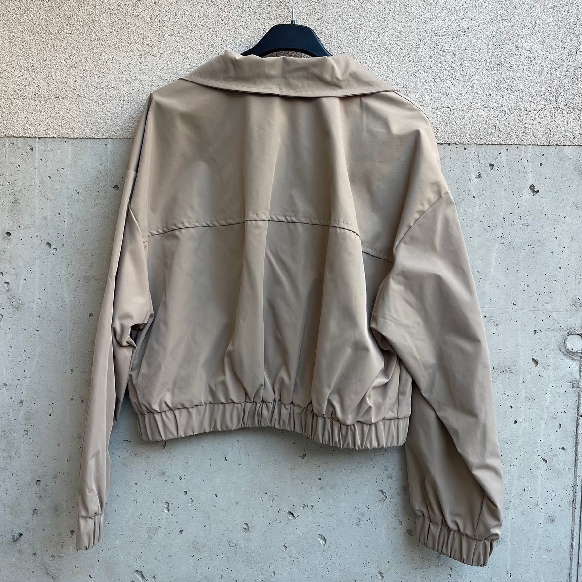 TRENCH corto arricciato