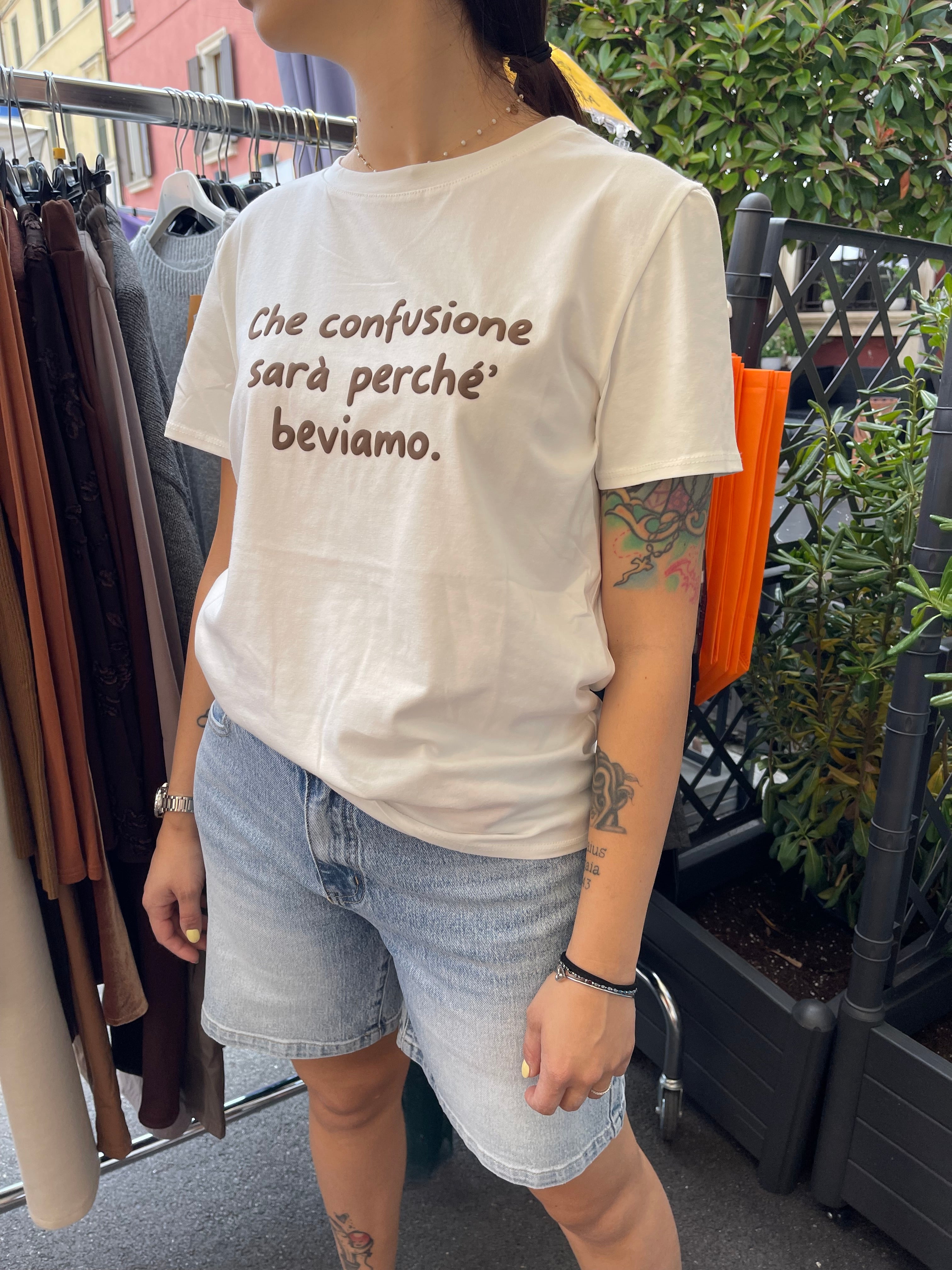 t-shirt “CHE CONFUSIONE SARÀ PERCHÈ BEVIAMO”