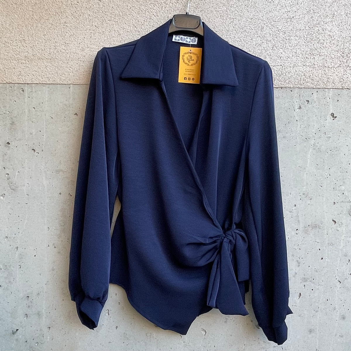 camicia scollata a PORTAFOGLIO