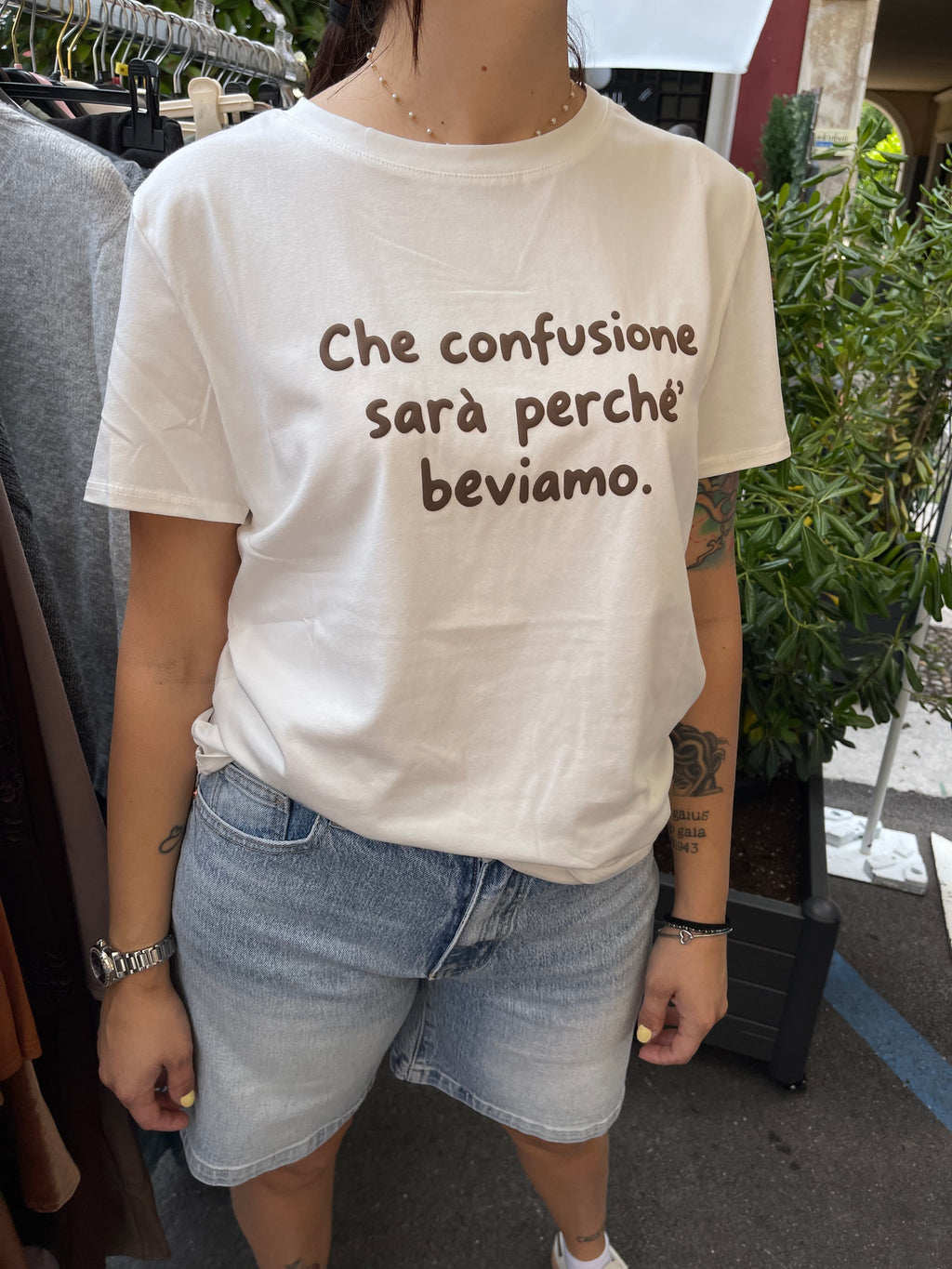 t-shirt “CHE CONFUSIONE SARÀ PERCHÈ BEVIAMO”